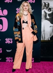 renee rapp height